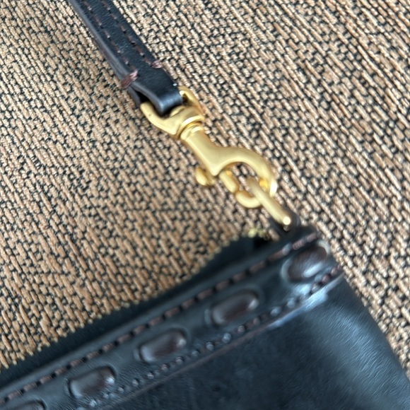 Dooney & Bourke small wristlet black with brown stitching in mint condition - Picture 5 of 9